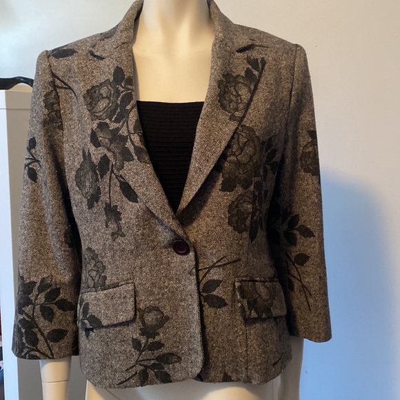 Le Chateau Size Large  Exc Shape 3/4 Sleeve 1 button - Picture 6 of 15